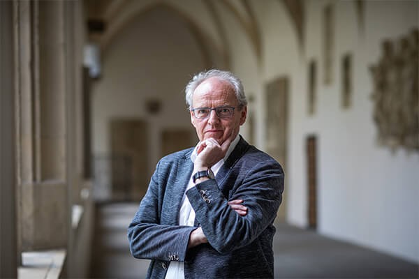 Woran wir glauben wollen – Eine Ermutigung von Kirchenhistoriker und wbg-Vorstand Hubert Wolf über Vertrauen in ungewissen Zeiten